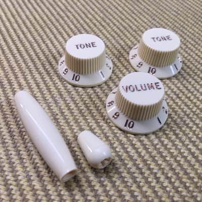 * Fender Guitar Aged White Stratocaster Knobs, Tremolo Tip & Switch Tip