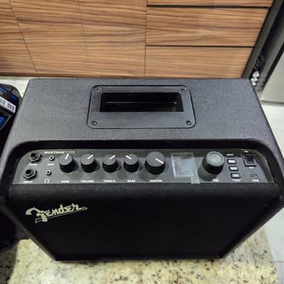 Fender Mustang LT25 25-Watt 1x8" Digital Modeling Guitar Combo 2019 - Present - Black image 3