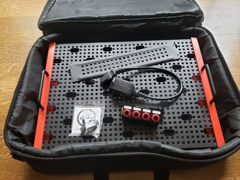 Temple Audio Duo 17 pedalboard with soft case, modules, and mounting bracket image 1