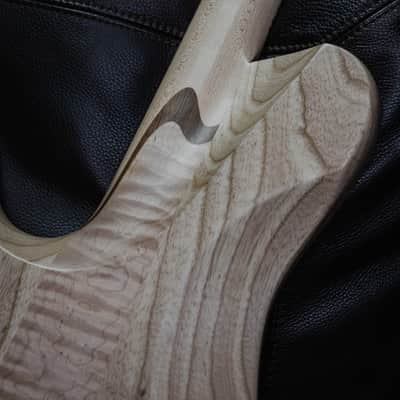 Fodera Imperial Elite Golden Amboyna Burl 2024 (9.4 lbs) image 11