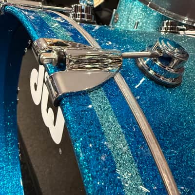 ~WOW!~ DW Collector's Series Maple/Mahogany 5-Piece 10/12/14/16/22 Drum Kit Set in Electric Blue Burst Glitz Lacquer with Chrome Hardware image 20