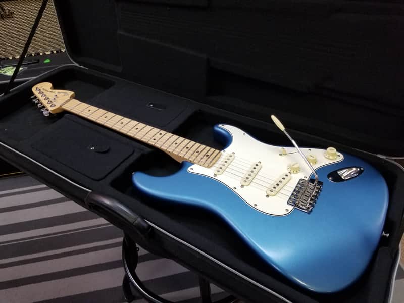 Fender American Performer Stratocaster with Maple Fretboard Satin Lake Placid Blue