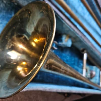 Holton TR602 Trombone with mouthpiece and case, USA. Good condition image 6