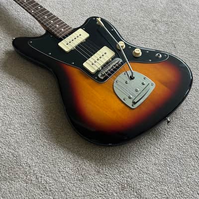 Fender Player II Jazzmaster 2024 - Present - 3-Color Sunburst image 2