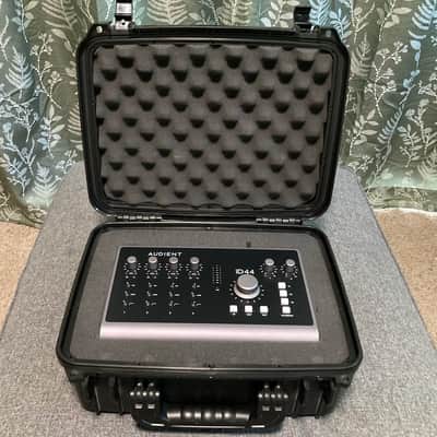 Audient iD44 MkII USB Audio Interface with Hard Case and Cables image 4