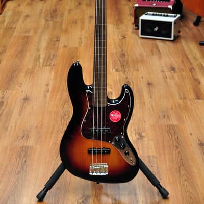 Squier  Classic Vibe 60's Jazz Bass Fretless 3 Tone Sunburst image 2