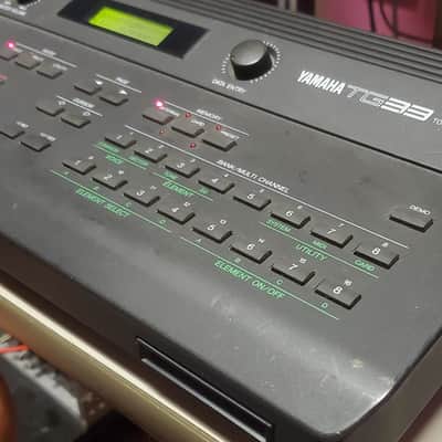 Yamaha TG33 FM AWM Vecor Synthesizer desk-top image 2