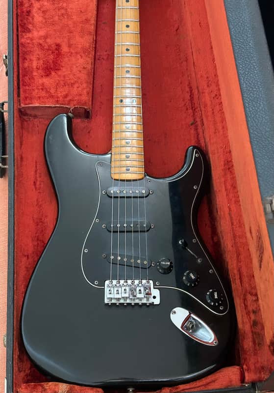 Fender Stratocaster with 3-Bolt Neck, Rosewood Fretboard 1977 - Black image 1