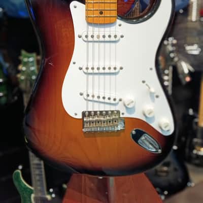 Fender 70th Anniversary American Vintage II '54 Stratocaster 2024 - 2-Color Sunburst image 2