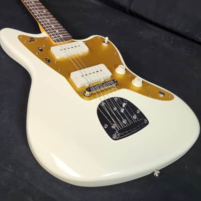 Squier J Mascis Jazzmaster, Laurel FB, Gold Anodized Pickguard, Vintage White image 6