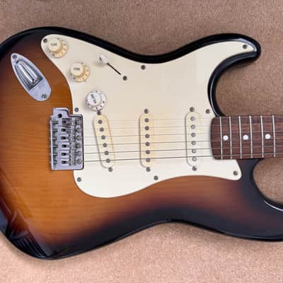 Fender Squier Stratocaster 2000 - 3 Colour Sunburst image 2