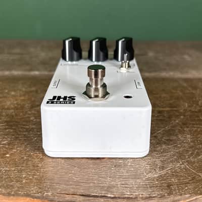 JHS 3 Series Chorus 2020 - Present - White image 6