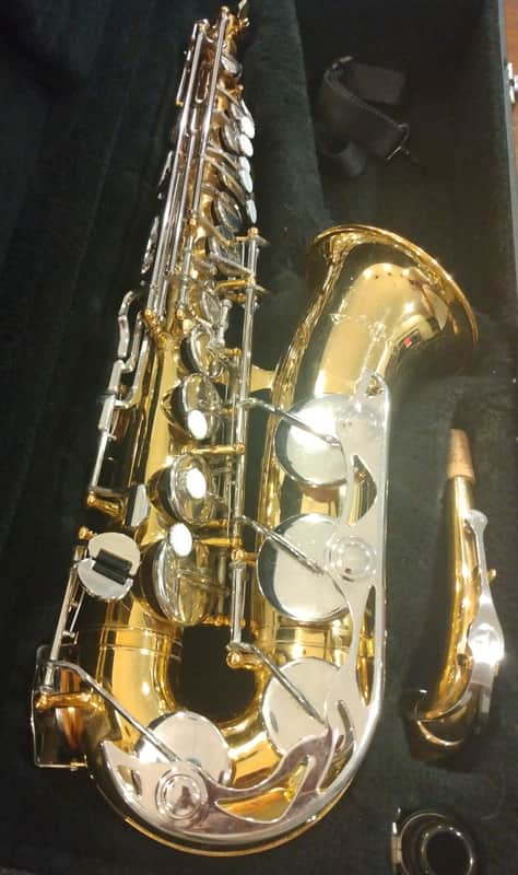 Vito (Yamaha YAS-23) Alto Saxophone with Accessories image 1