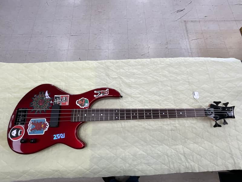 Dean Edge 09 4-String Bass Guitar