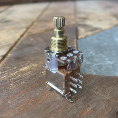 Alpha A250K Push Push Potentiometer    [BE5] image 2