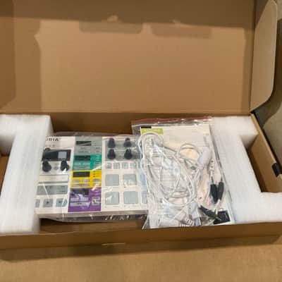 Arturia BeatStep Pro MIDI Controller - White image 2
