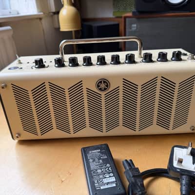 Yamaha THR10 10-Watt 2x3" Stereo Digital Modeling Guitar Combo 2011 - 2018 - Tan image 2