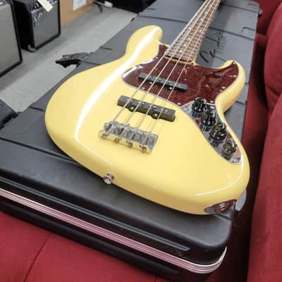 Fender Deluxe Active Jazz Bass with Case 2008- Vintage White image 6