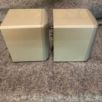 KRK ROCKIT 5 GEN3 2018 PLATINUM SERIES POWERED STUDIO MONITORS - Silver image 5