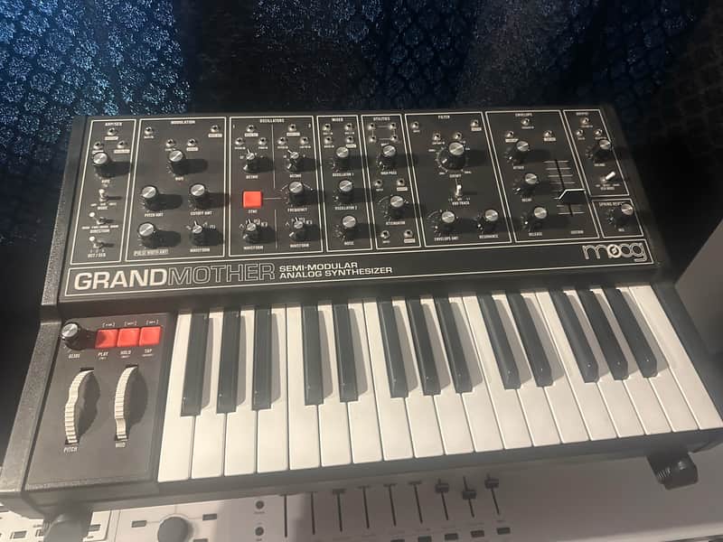 Moog Grandmother Dark 32-Key Semi-Modular Analog Synthesizer 2020 - Present - Black / Black Panel image 1