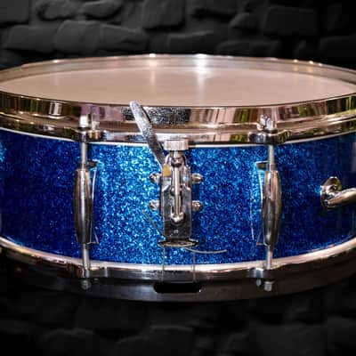 Gretsch Renown 5.5x14 Snare (1962) Blue Sparkle image 2