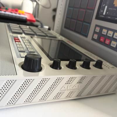 Akai MPC Live II Standalone Sampler / Sequencer Retro Edition 2020 - Present - Grey image 6