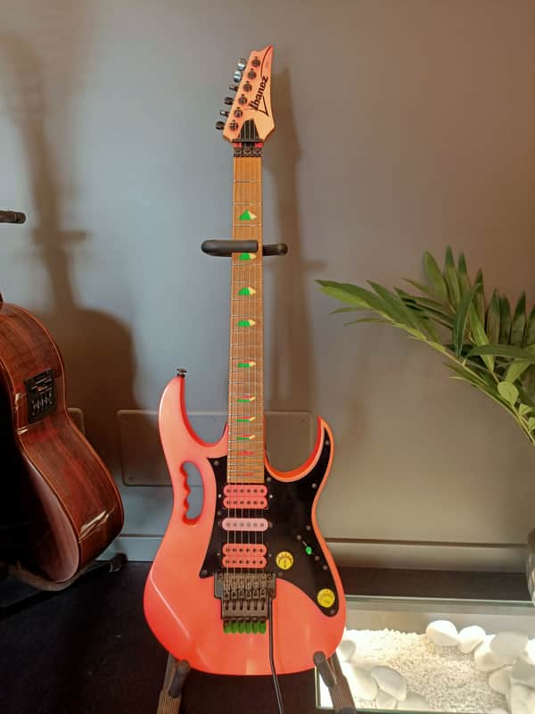 Ibanez JEM777-SK Steve Vai Signature with Edge Tremolo 1987 - 1989 - Shocking Pink image 1