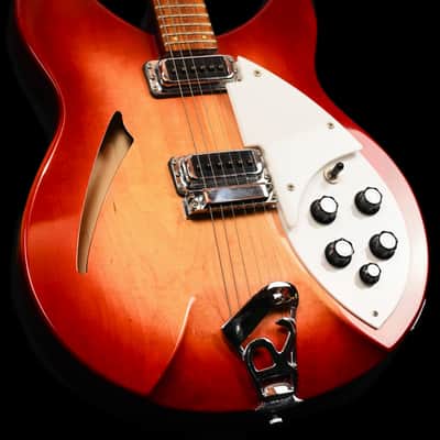 Rickenbacker Modell 330 from 1991 in Fire Glow with Case image 3