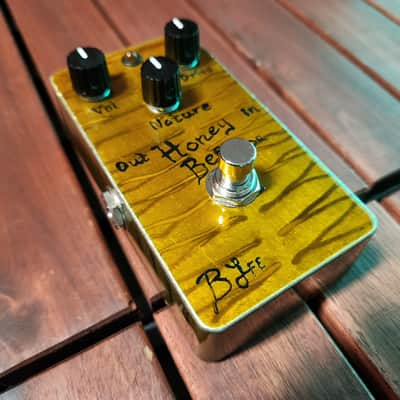 BJFE Honey Bee Overdrive ODR (3-Knob) - Gold image 3