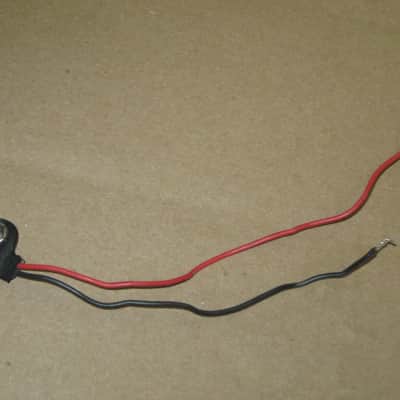 3 used genuine BOSS older battery clips (1 GRAY, early 1980s / 2 BLACK - one late from 1980s, other from 1990s) (NO pedals) - also including 2 new NON Boss battery clips, 2 extra wires, 2 pieces heat shrink tubing (AS IS / FINAL SALE- read description) image 15