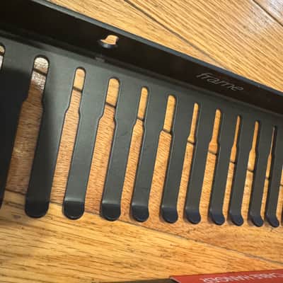 Gator Frameworks Wall-Mounted Cable Hanger Black (2x) image 3