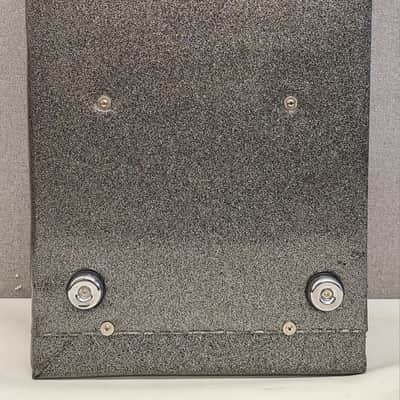 Kustom TRB-400 400 Watt Tube PreAmp Tuck N Roll Bass Amplifier Head image 11