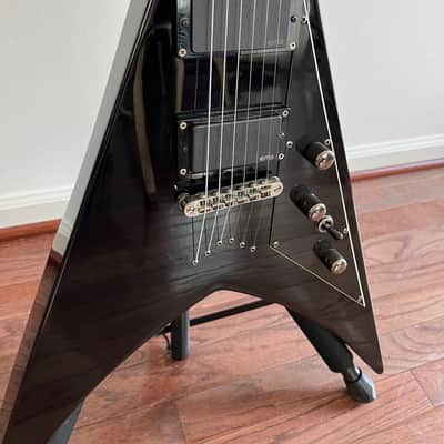 ESP LTD V300 2011 EMG 81/60 with ESP Hard Case image 4