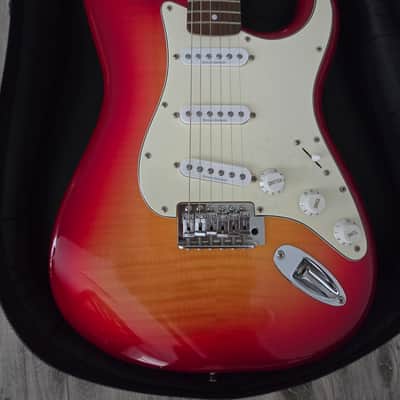 Squier Vintage Modified Stratocaster Duncan Designed Pickups