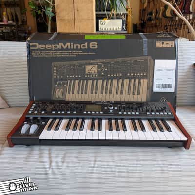 Behringer DEEPMIND 6 Analog Synthesizer w/Box