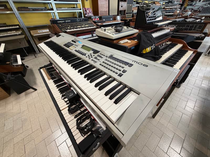 Yamaha MO8 image 1