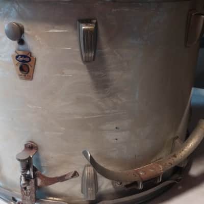 Ludwig 1959 Parade Marching Snare 15  White Marine Pearl WFL Transition Badge Nickel Hardware image 5