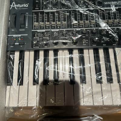 Arturia Minibrute 2020 - Black image 4