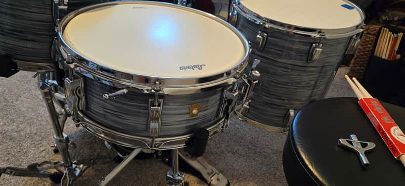 Ludwig LS908 Legacy Mahogany Jazz Festival Reissue 5.5x14" 8-Lug Snare Drum  Vintage Blue Oyster image 1