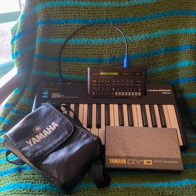 Yamaha QY10 Sequencer 1990 - Black + Novation MM10x