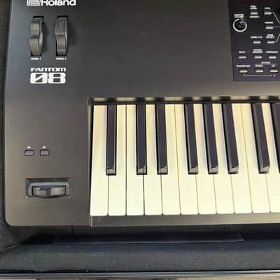 Roland FANTOM-08 Synthesizer Workstation 88 Key Keyboard with Gator Case - Pre Owned image 2