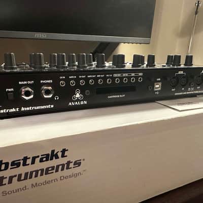 Abstrakt Instruments Avalon Bassline - Black / Red LED image 3