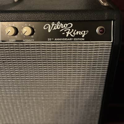 Fender Vibro-King 20th Anniversary Edition 60-Watt 3x10" Guitar Combo 2013 - 2014 - Black + Silver Bild 3