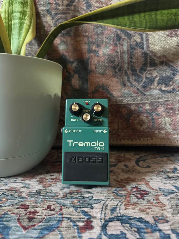 Boss TR-2 Tremolo (Silver Label) 1997 - Present - Green image 1