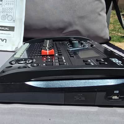 Zoom R8 Recorder: Interface: Controller: Sampler 2010s - Black image 5