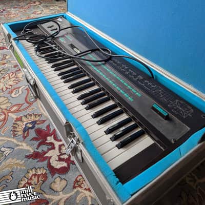 Yamaha DX-7 with w/Cartridge and Calzone Flight Case - Used image 5