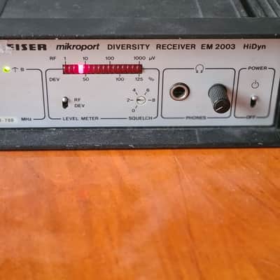 Sennheiser Sennheiser EM2003 True Diversity Receiver + SK2012 Transmitter – 210.700 MHz – Classic Pro System image 7