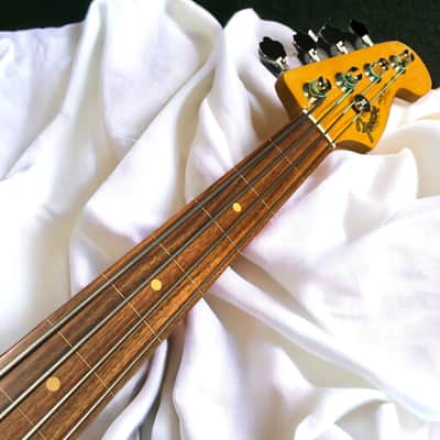 Fender Jaco Pastorius Fretless Jazz, 3-Tone Sunburst w/ Pau Ferro image 8