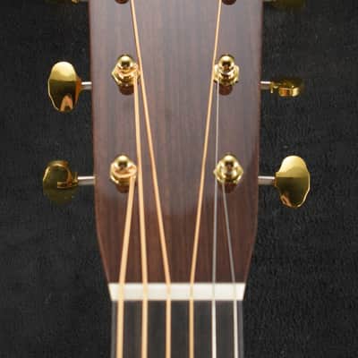 Martin D-28E Modern Deluxe Fishman Aura VT Blend Acoustic-Electric Natural image 3