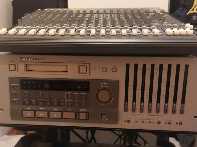 TASCAM DA88 1995 - Good image 1
